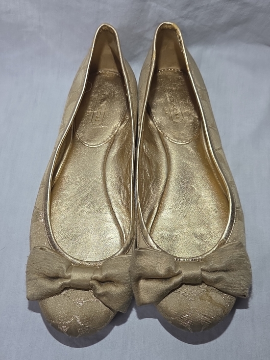 Coach Shoes - COACH GOLD Ballet Flats With Bow And Golden Highlights Classic CC  Size 7 Womens